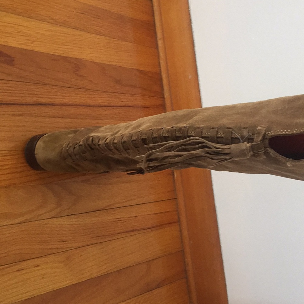 Boots - Picture 4 of 8